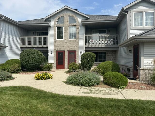 827 Quinlan Dr #C, Pewaukee, WI 53072