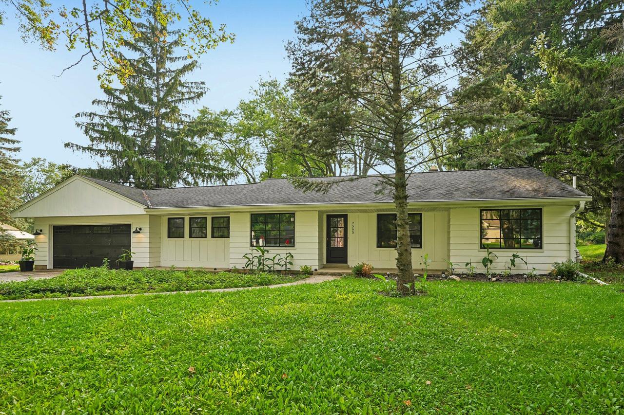 2565 El Rancho Dr, Brookfield, WI 53005