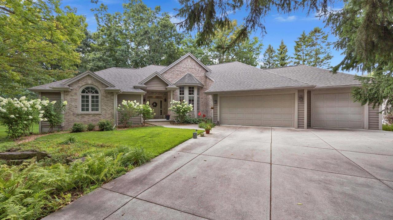 404 Ledgewood Dr, Fond Du Lac, WI 54937