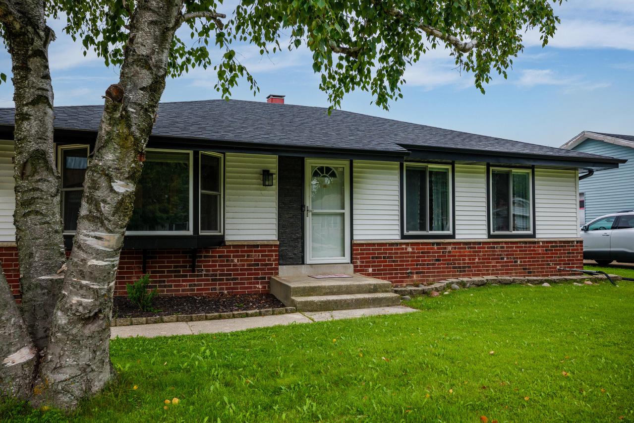 6806 Brian Dr, Caledonia, WI 53402