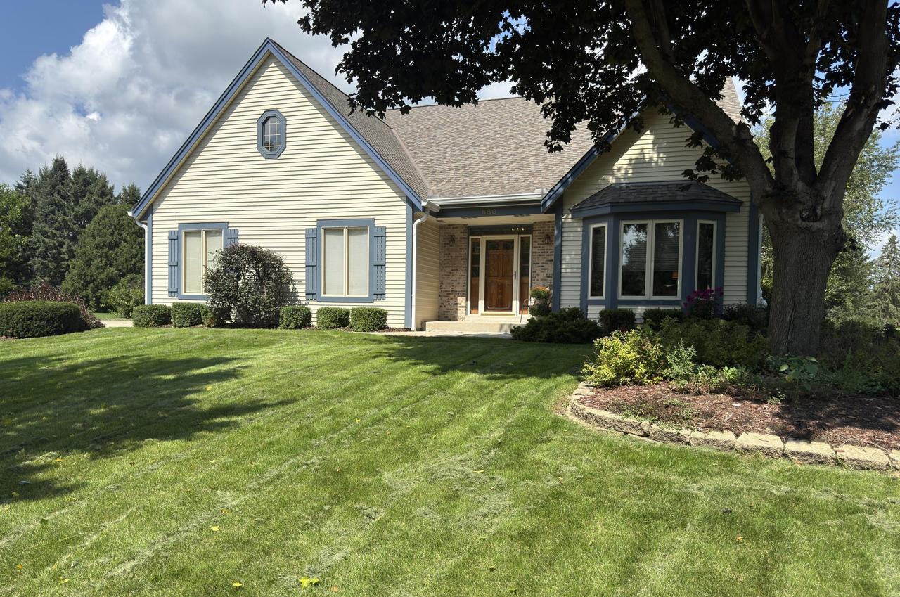 680 River Meadow, Hartland, WI 53029