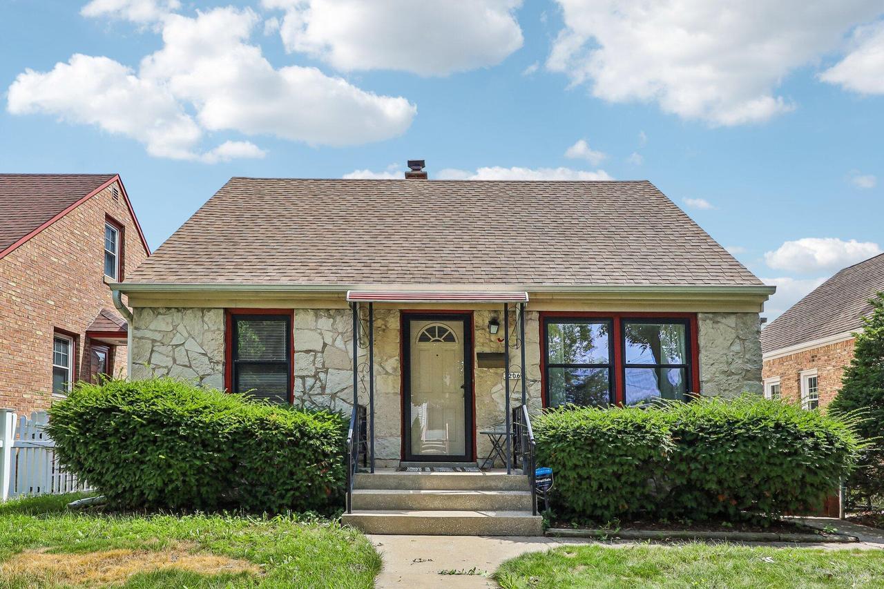 3206 S Griffin Ave, Milwaukee, WI 53207