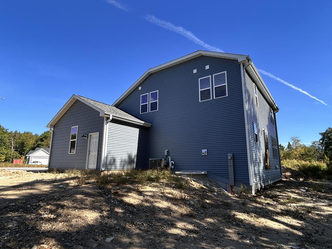 1743 Palmer Ct, Hartford, WI 53027