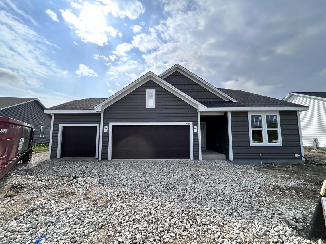 9589 S Sophia Ct, Franklin, WI 53132