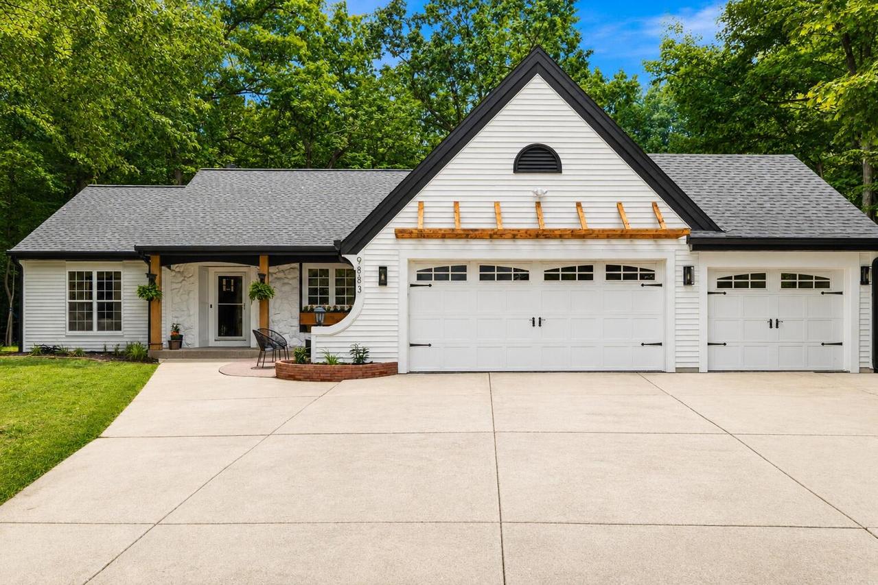 9883 S 35th St, Franklin, WI 53132