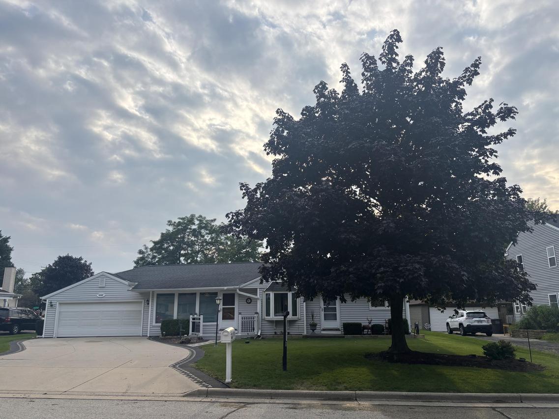 4369 S 49th St, Greenfield, WI 53220