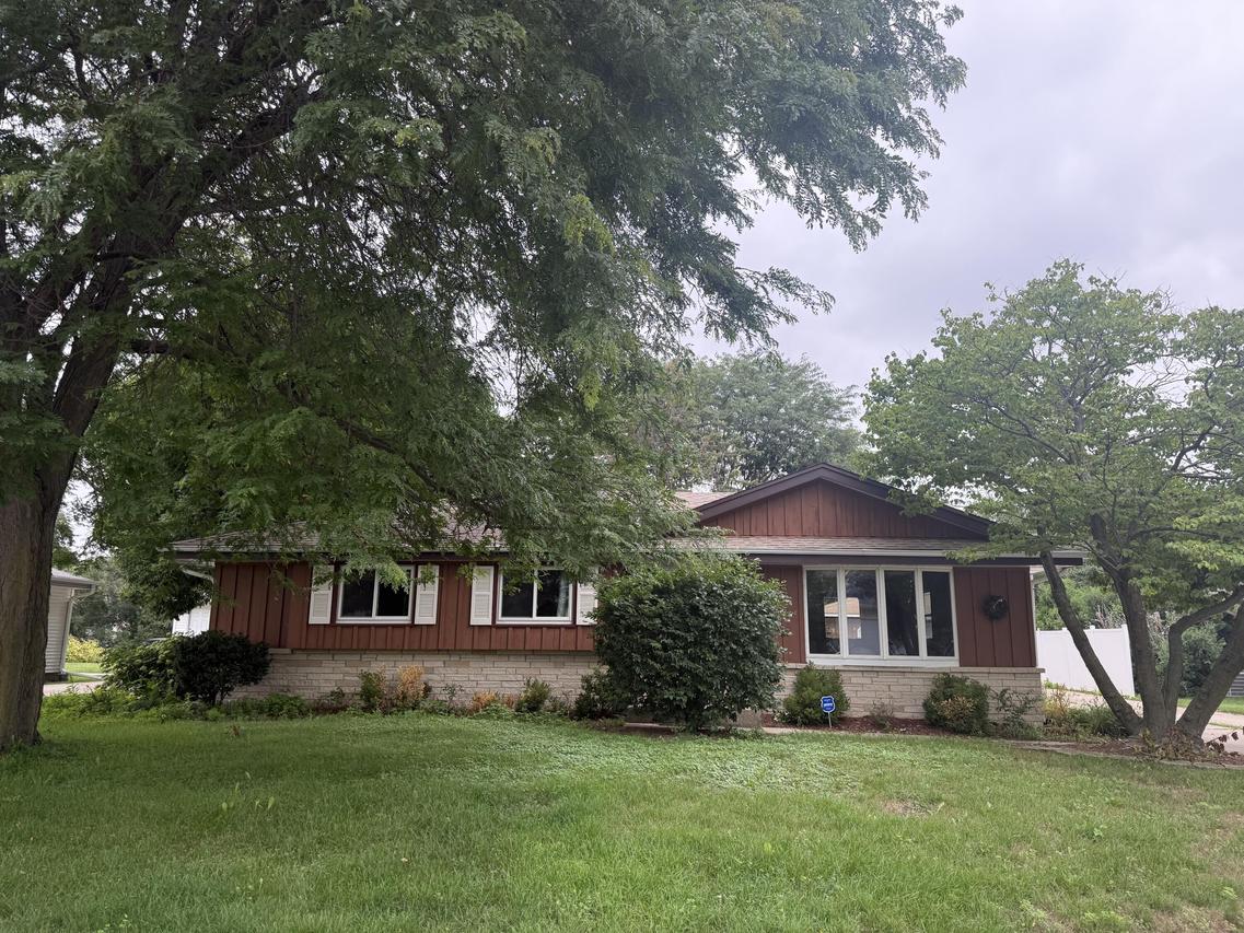 3806 W Kimberly Ave, Greenfield, WI 53221