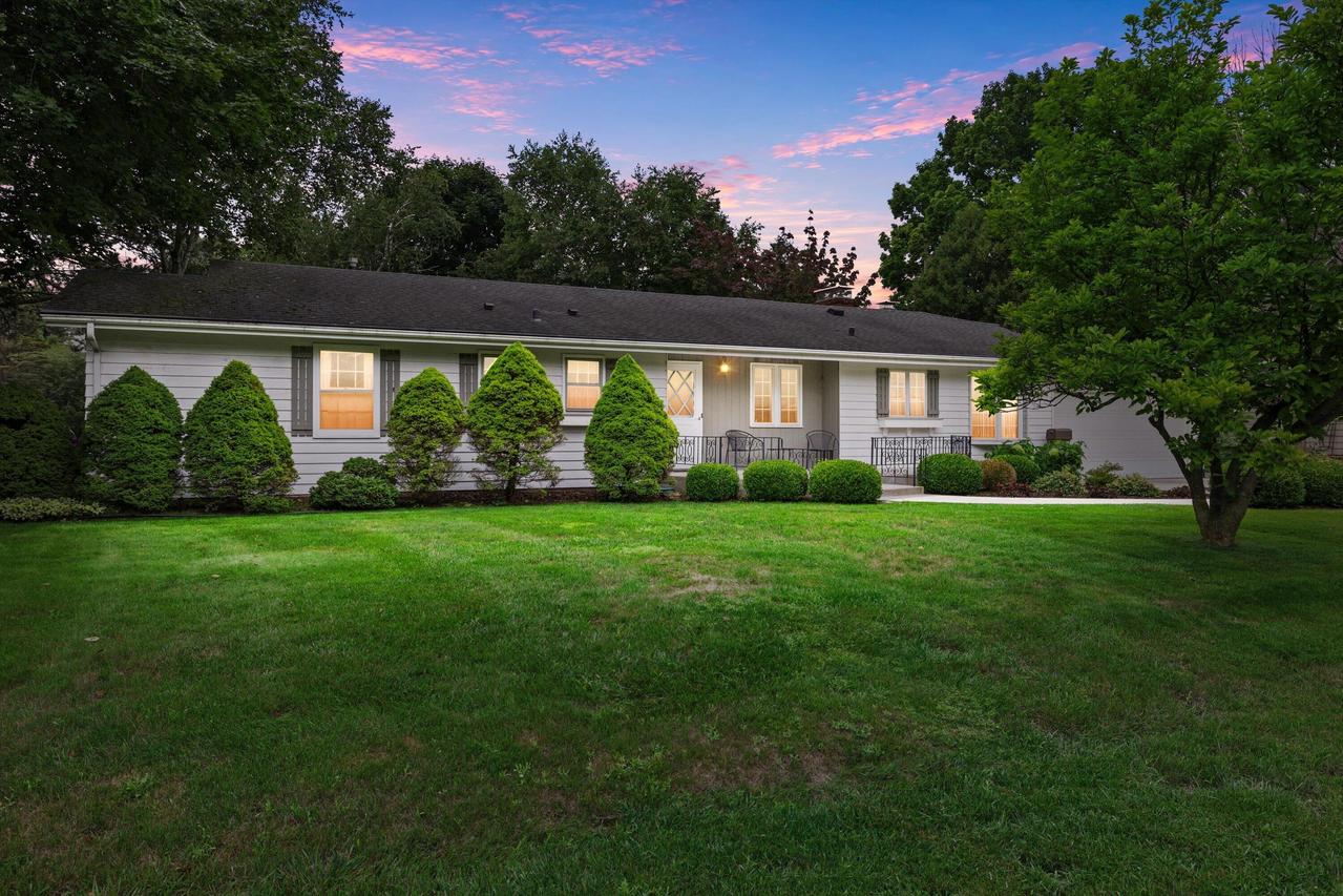 239 Old Pine Cir, Wind Point, WI 53402