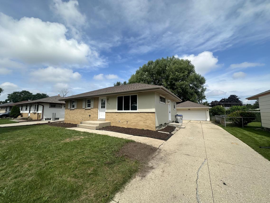 8034 W Tesch Ave, Milwaukee, WI 53220