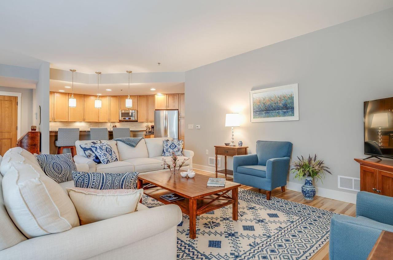 13130 Watertown Plank Rd #101, Elm Grove, WI 53122
