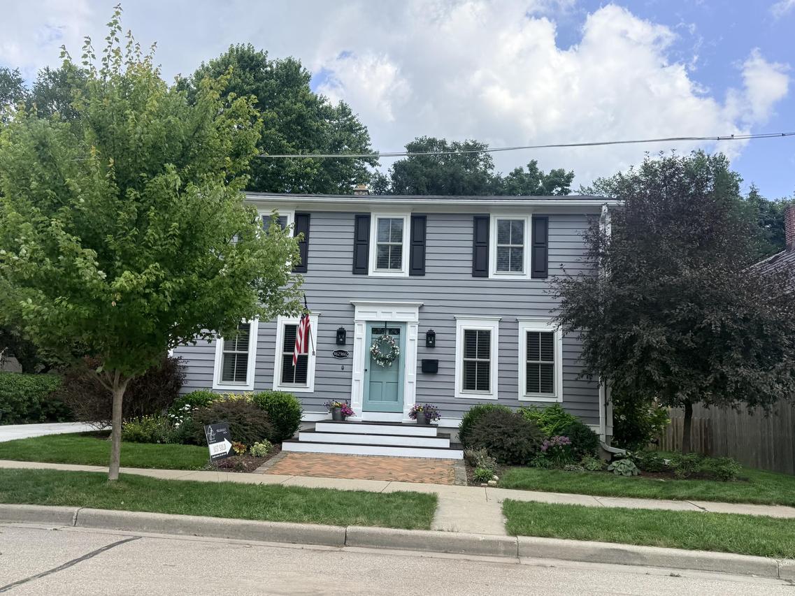 W62N662 Riveredge Dr, Cedarburg, WI 53012