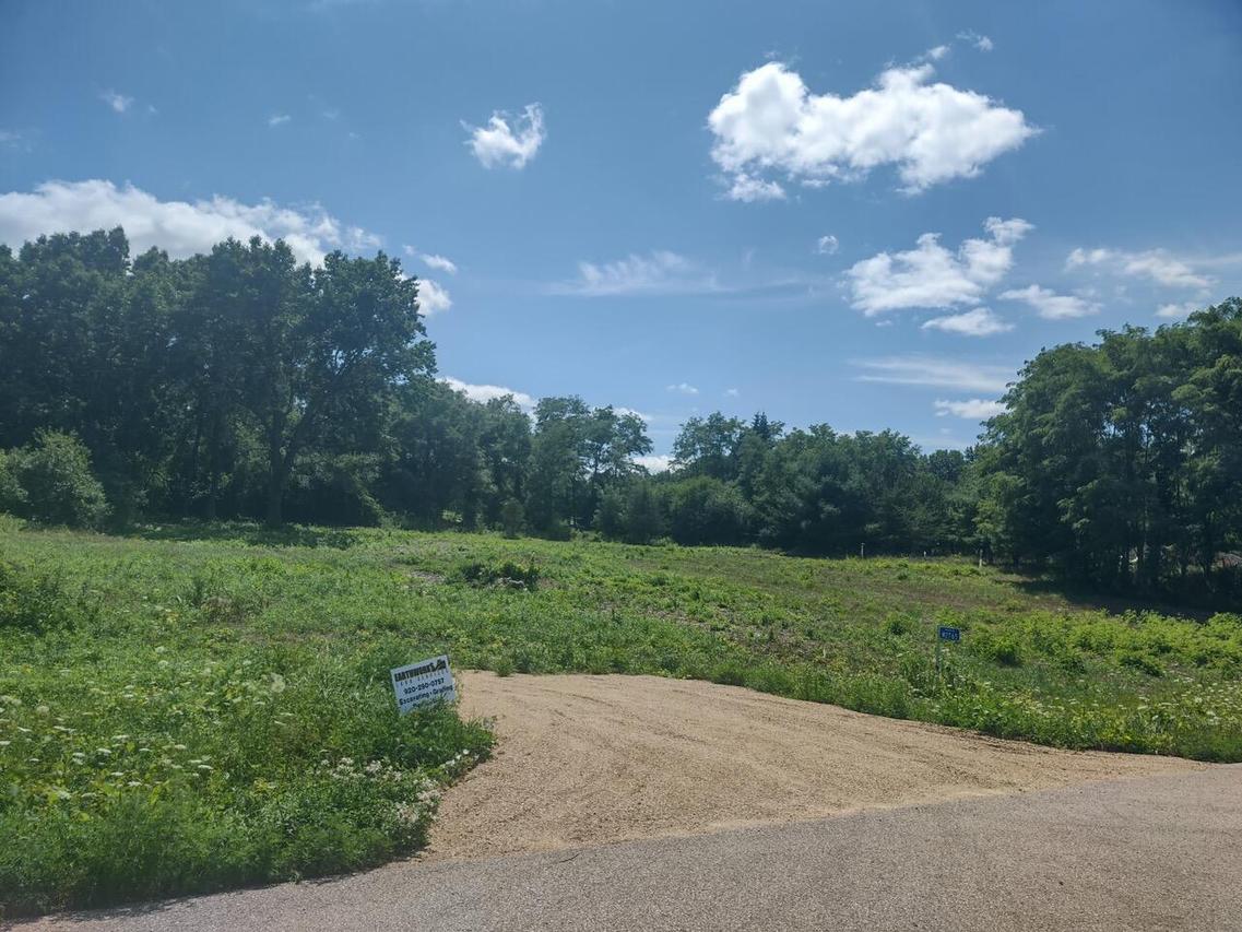 W2765 Apple Ln, Brooklyn, WI 54941
