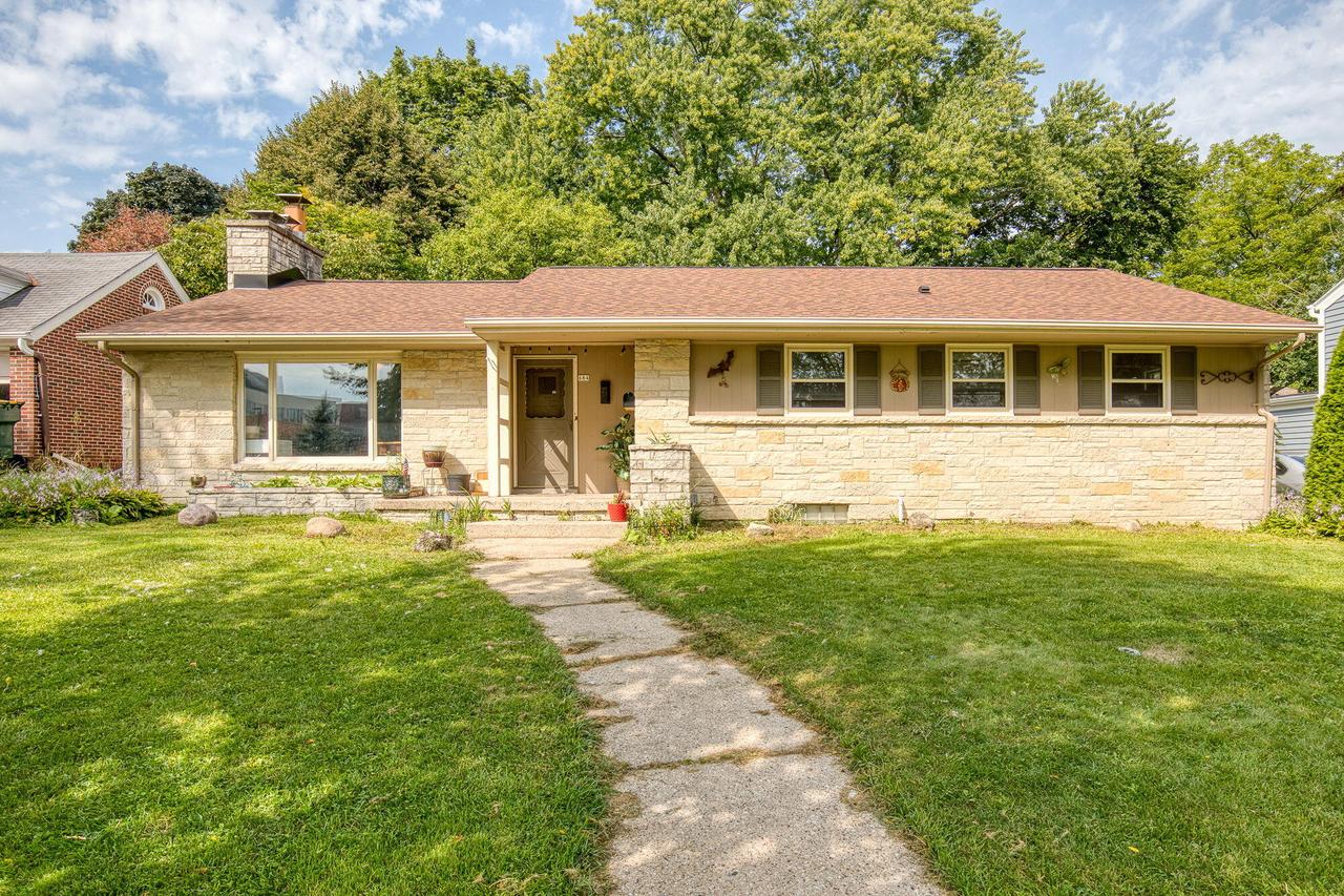 684 S 6th Ave, West Bend, WI 53095