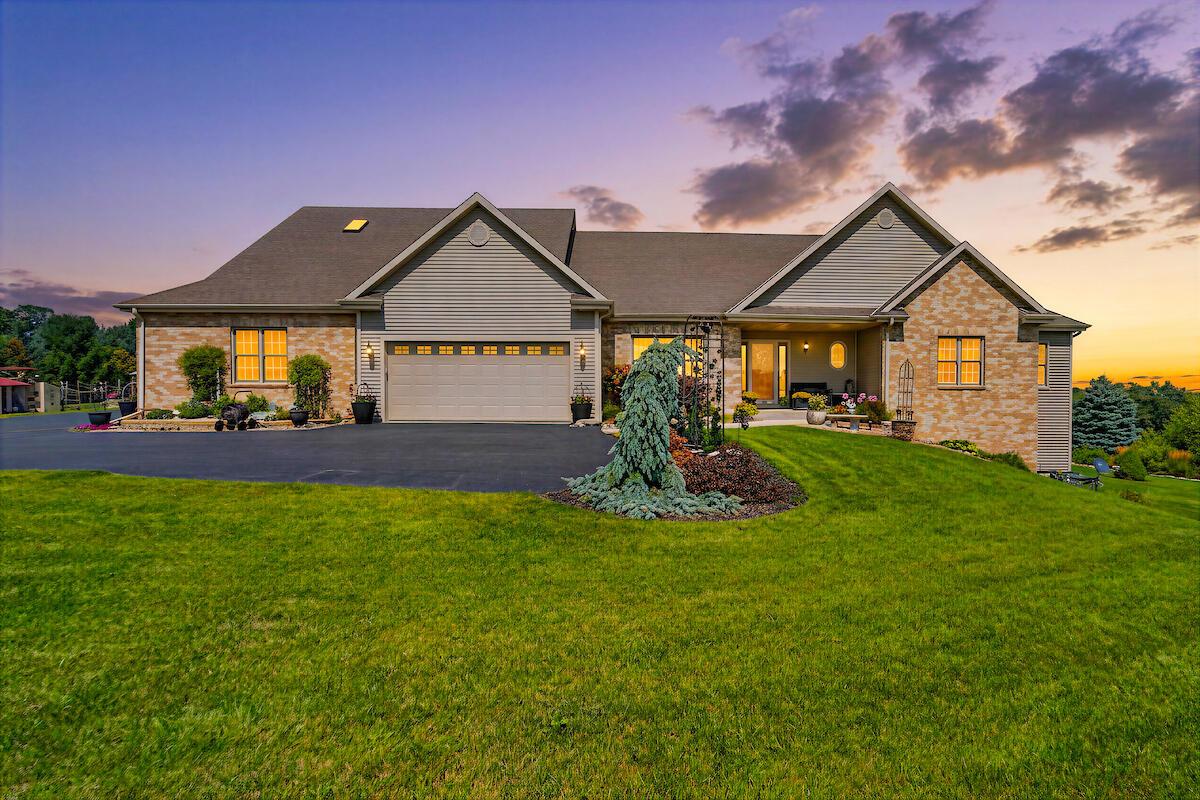 2266 Powder Hill, Erin, WI 53027