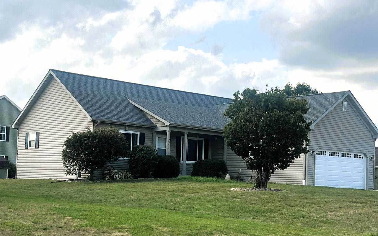 604 S Woodpine Dr, Elkhorn, WI 53121