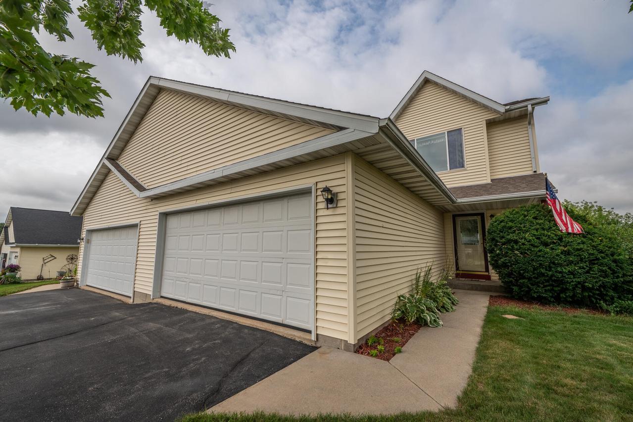 1116 Autumn Dr, West Bend, WI 53090