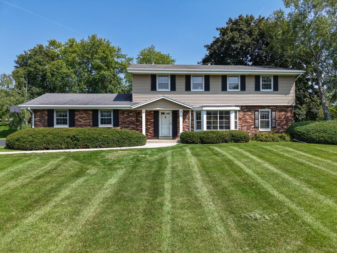 4690 Parkhurst Dr, Brookfield, WI 53045