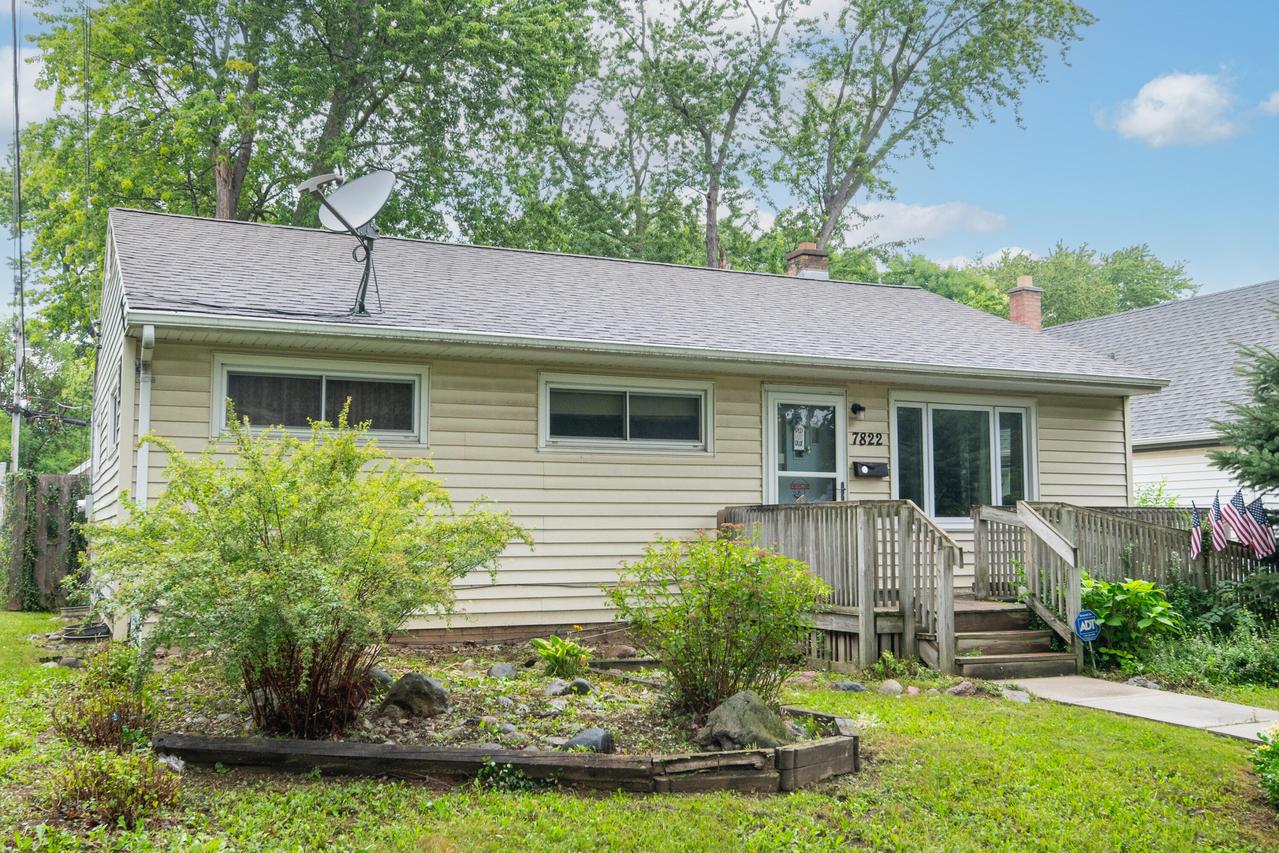 7822 W Palmetto Ave, Milwaukee, WI 53218