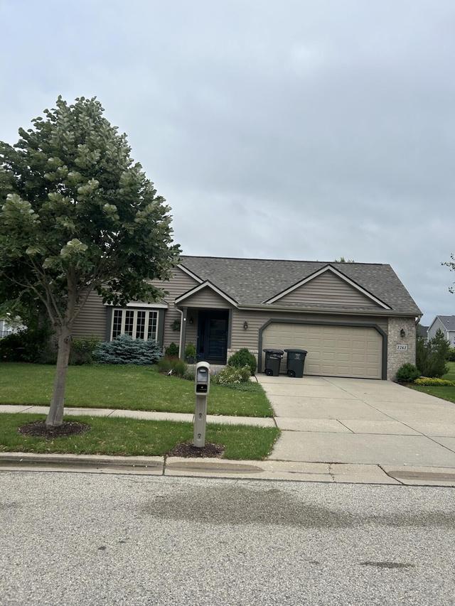 1261 Yosemite Rd, Oconomowoc, WI 53066