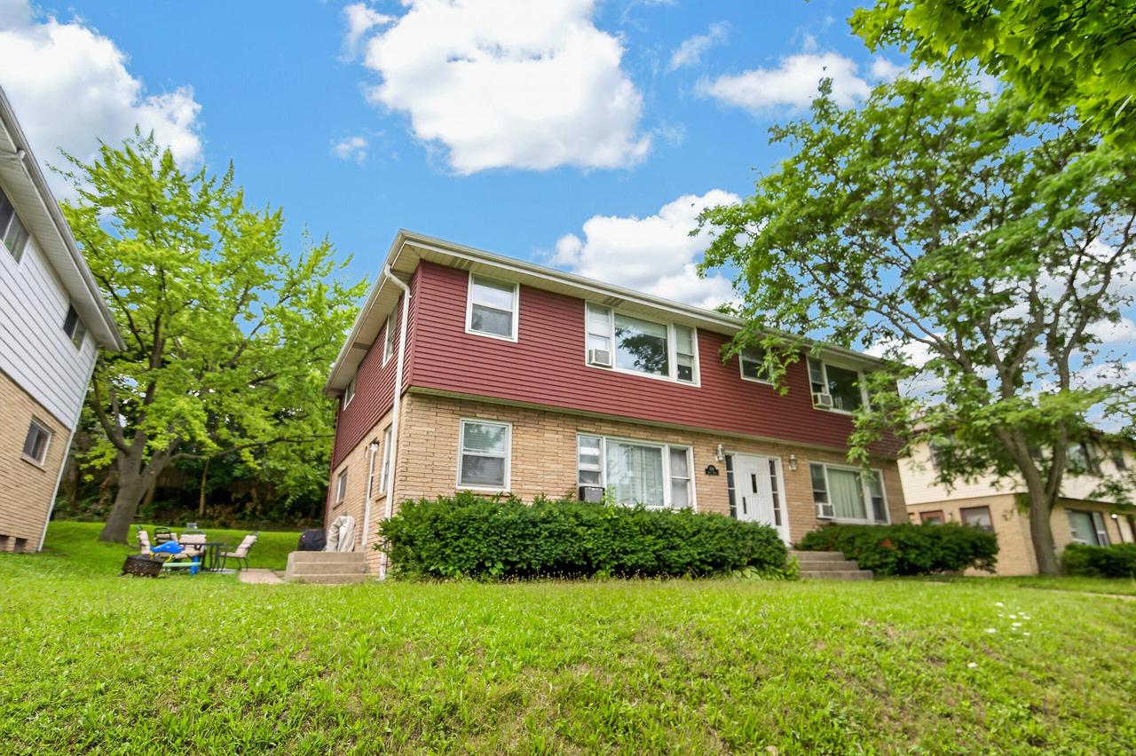 809 John St, Waukesha, WI 53188