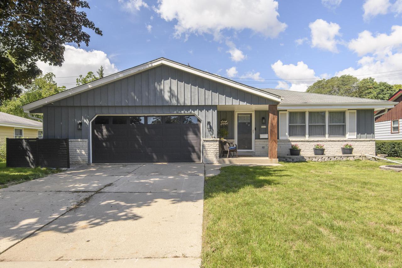 5515 N Shasta Dr, Glendale, WI 53209