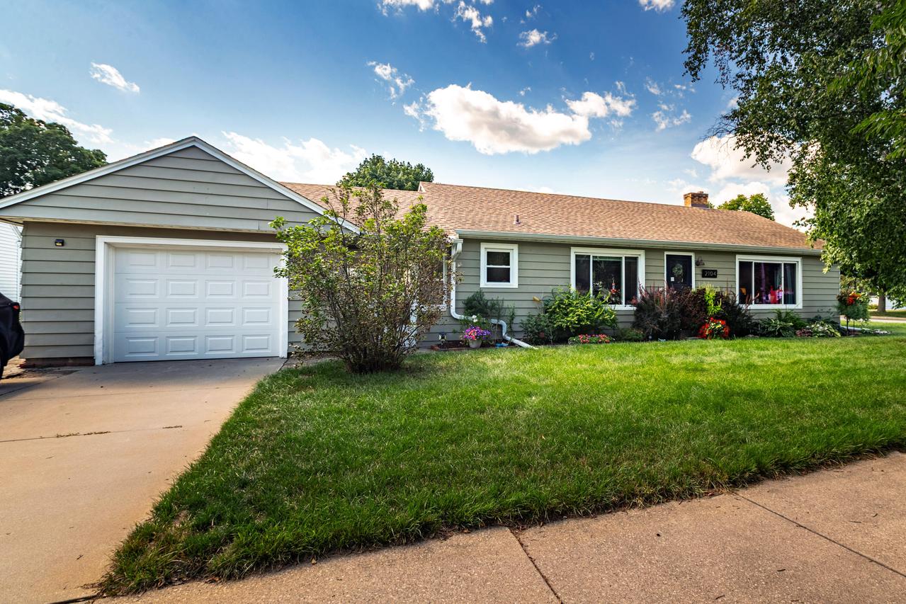 2104 S 22nd St, La Crosse, WI 54601