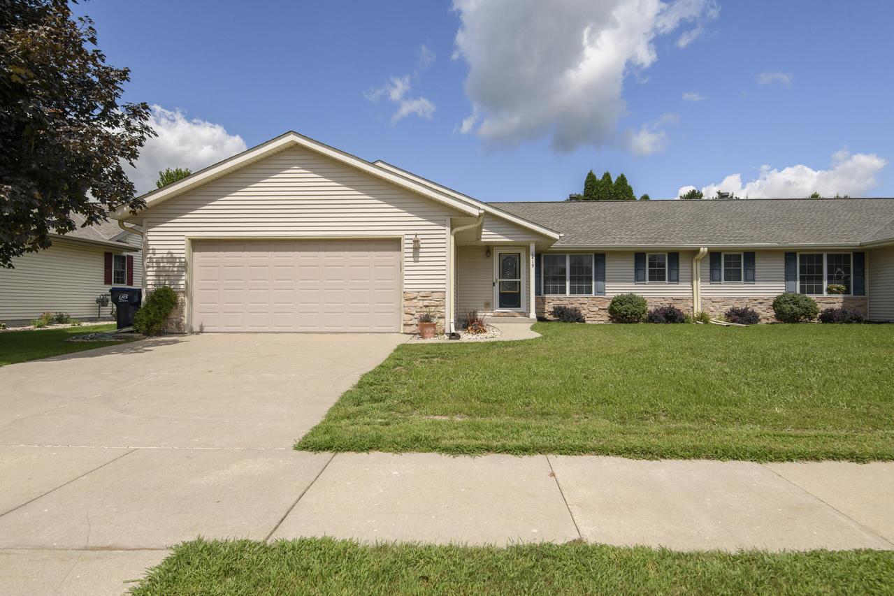 419 Jewel St, Juneau, WI 53039