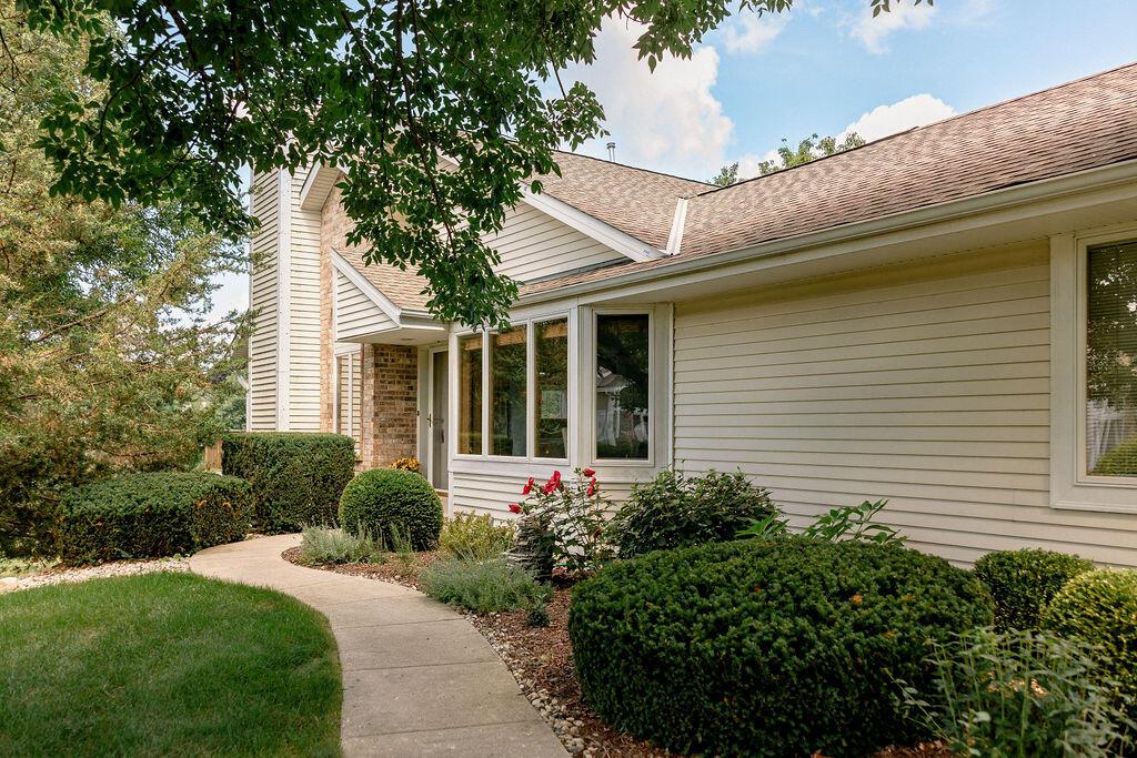108 E Sutton Pl #A, Waukesha, WI 53188