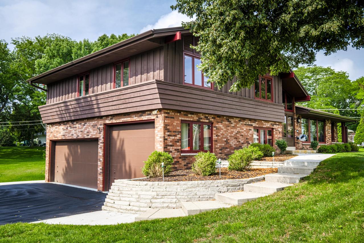 17765 Alta Louise Pkwy, Brookfield, WI 53045