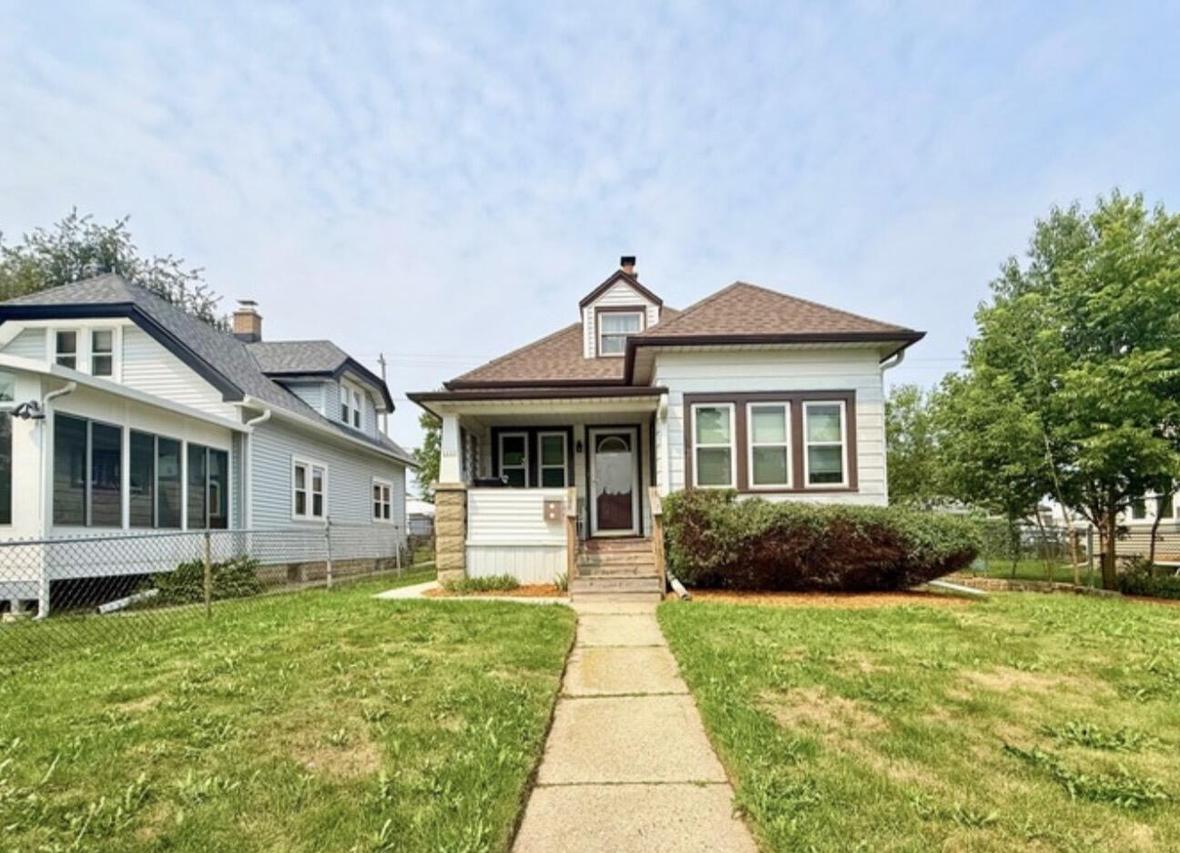 1212 Menomonee Ave, South Milwaukee, WI 53172