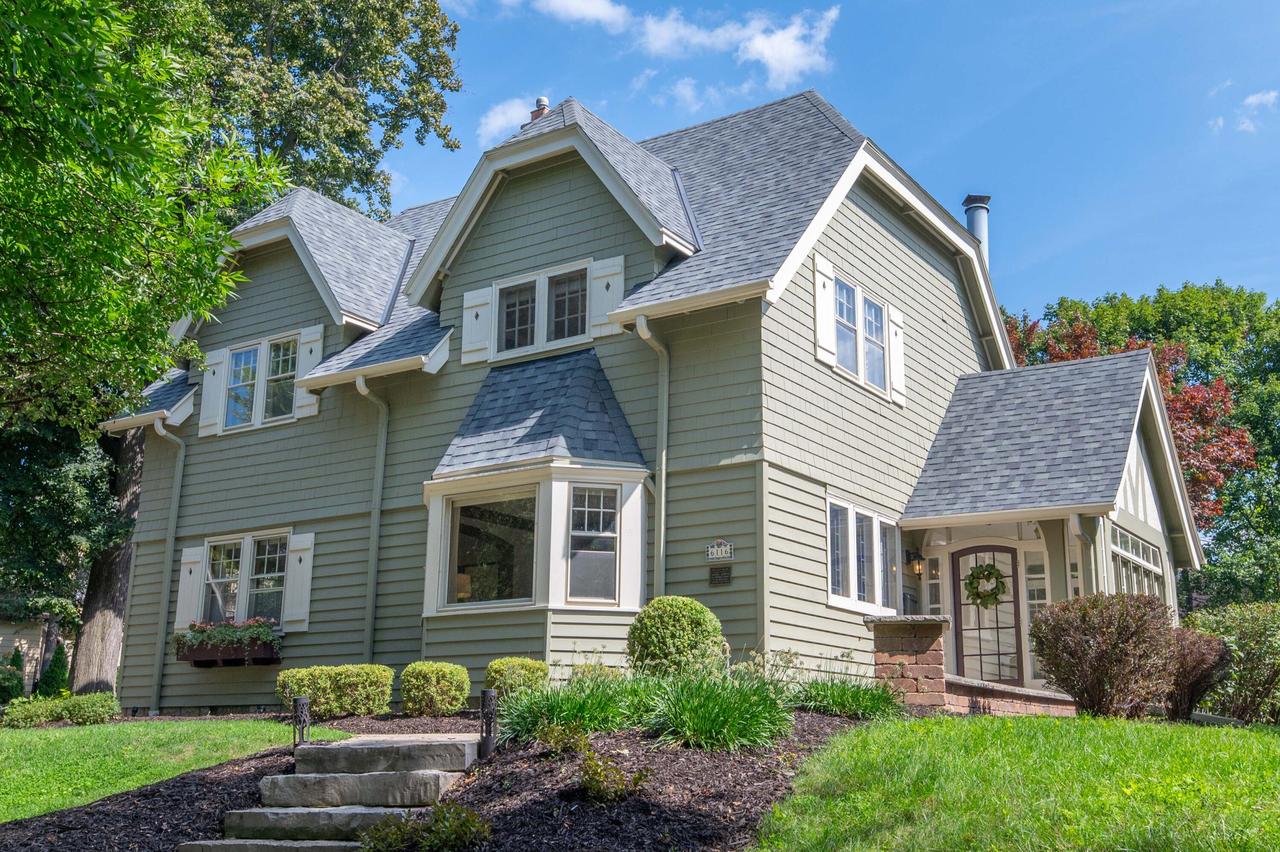 6116 Washington Cir, Wauwatosa, WI 53213