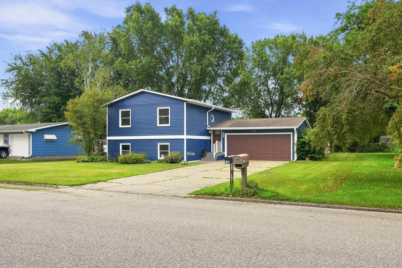 827 E Olson St, Blair, WI 54616