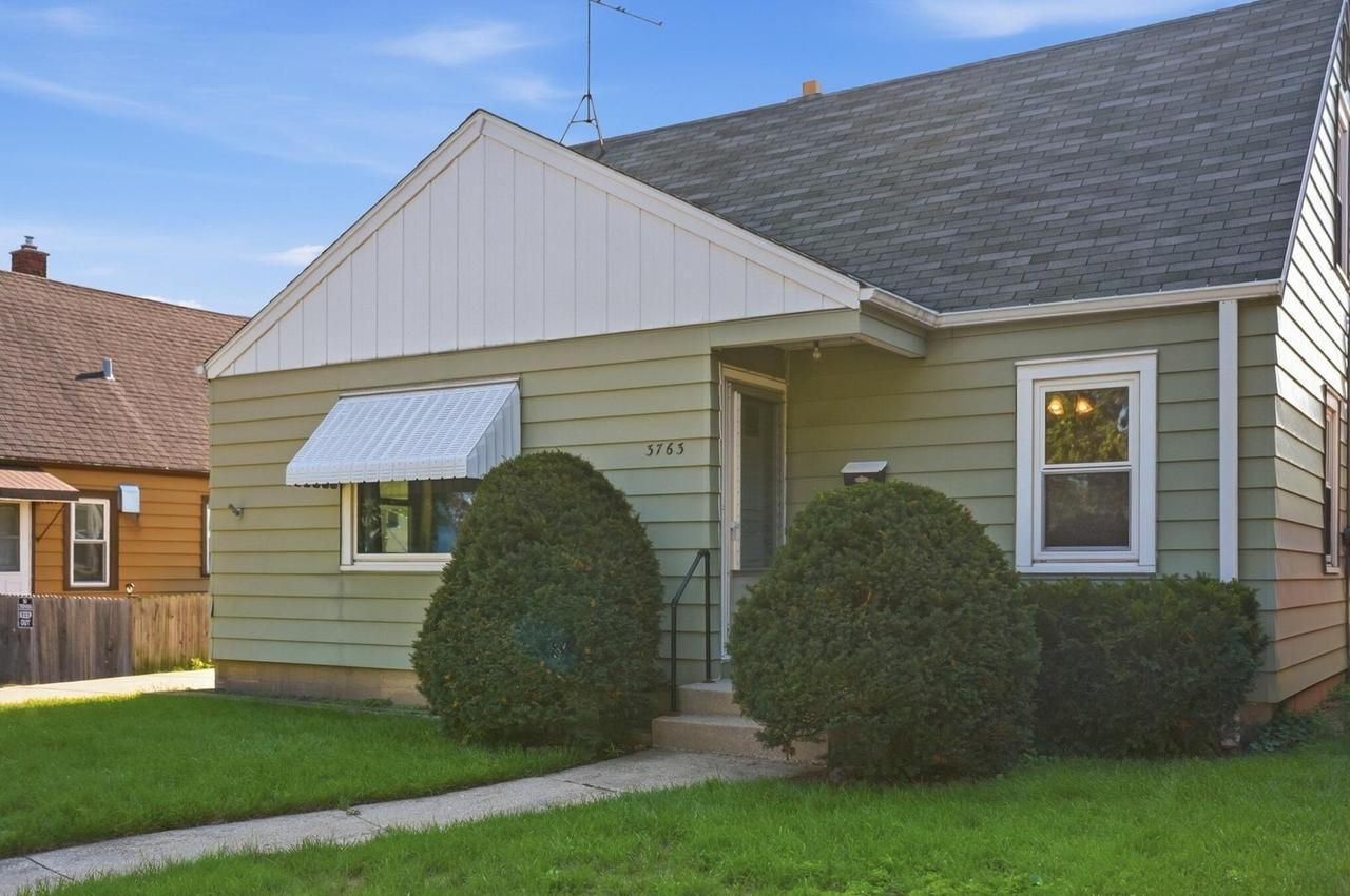 3763 S 20th Pl, Milwaukee, WI 53221