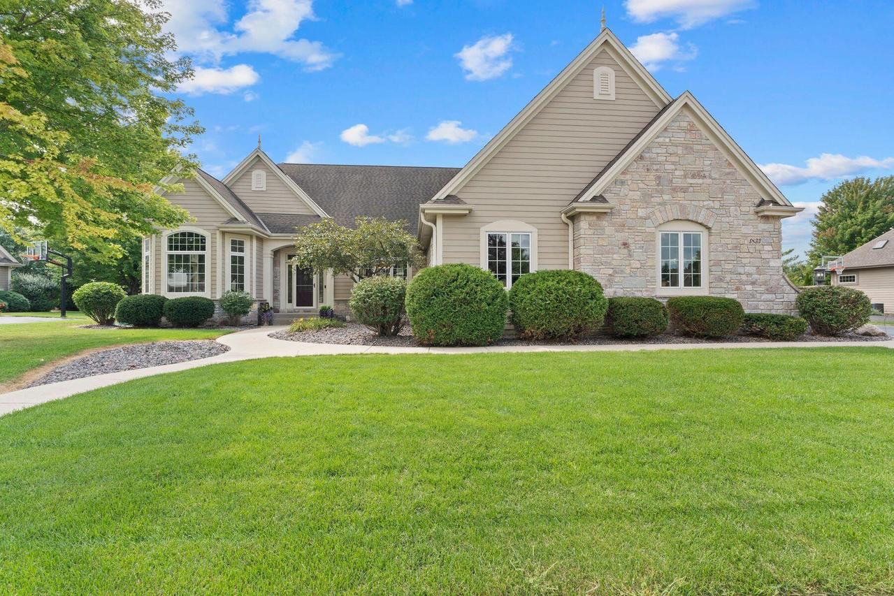 1833 River Lakes, Oconomowoc, WI 53066