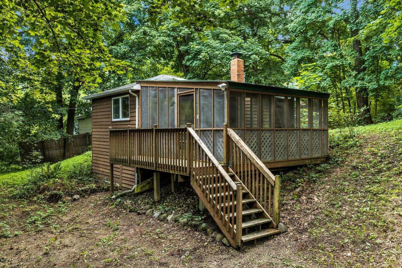 W8799 Hickory Rd, Richmond, WI 53115