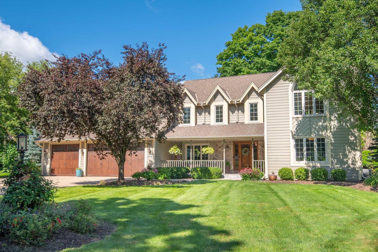 W168N10307 Wildrose Ln, Germantown, WI 53022