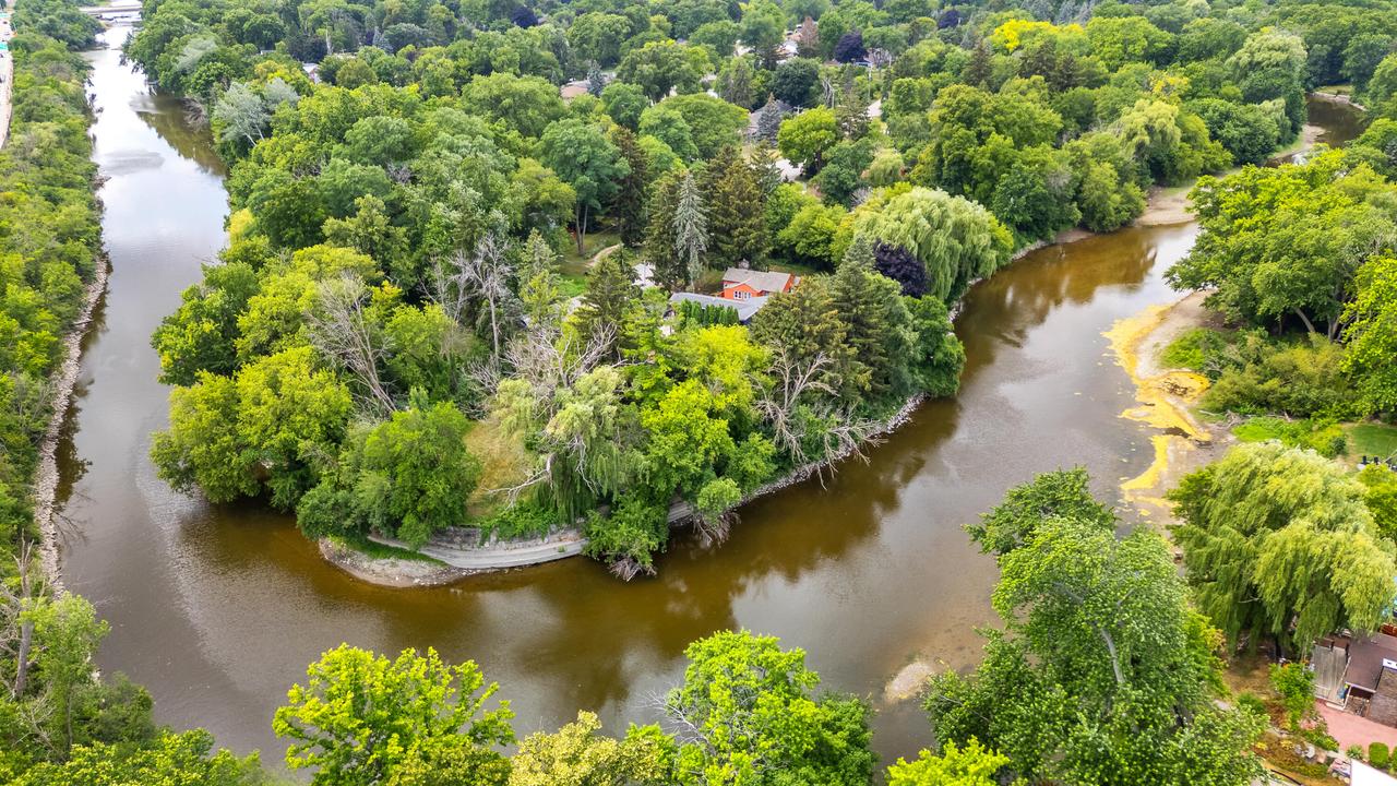 500 W Riverview Dr, Glendale, WI 53209