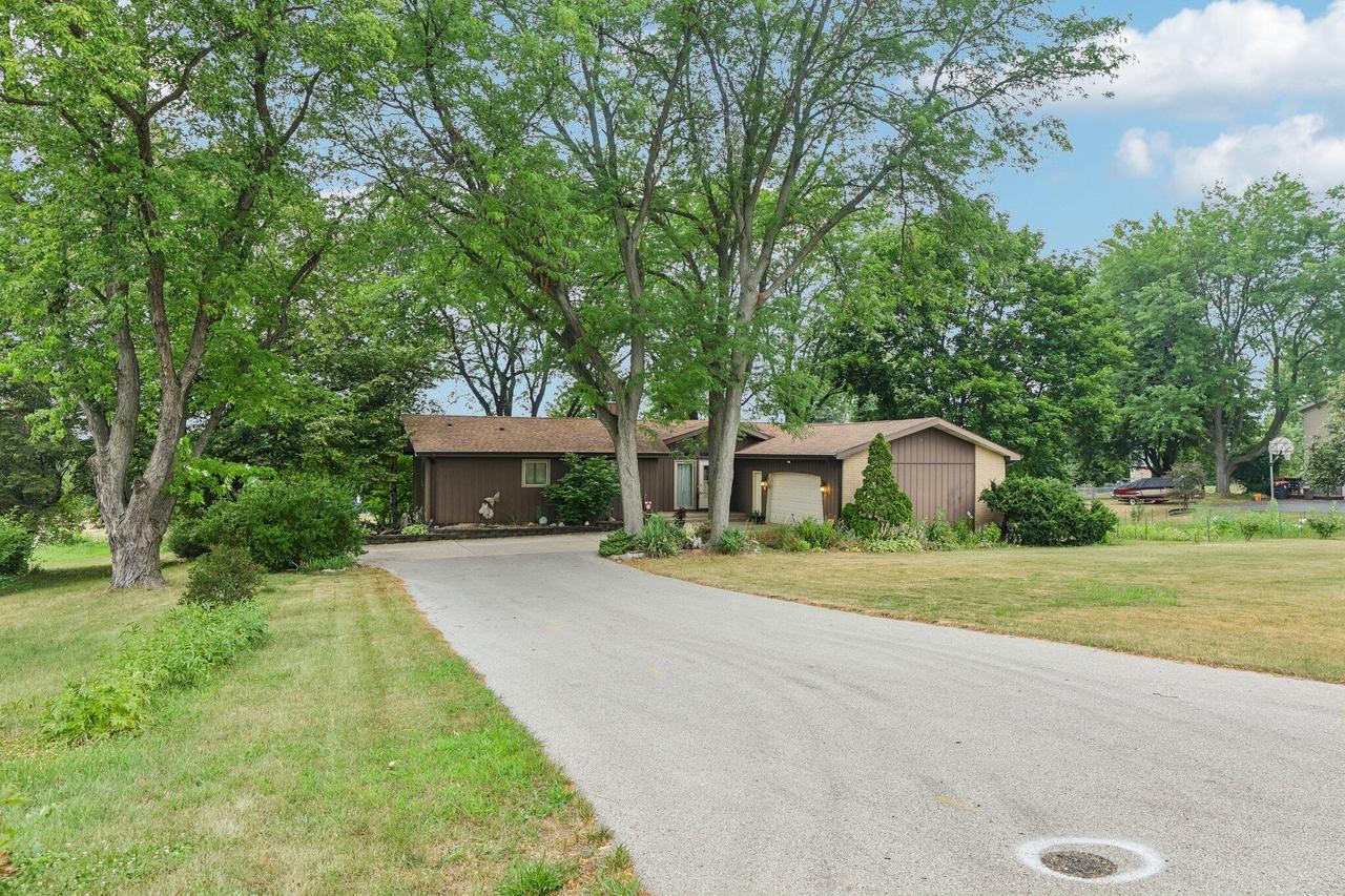 N1615 N Poeppel Rd, Koshkonong, WI 53538