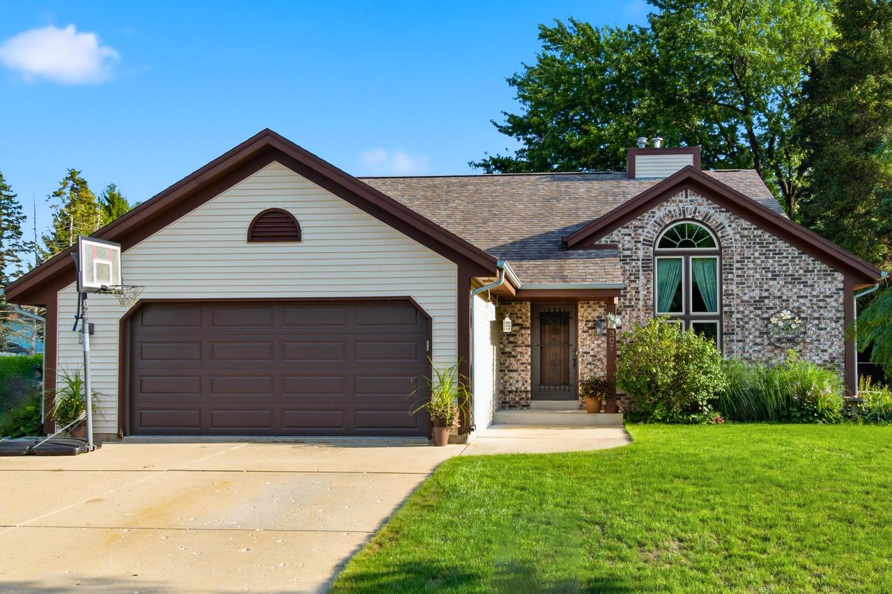 307 James St, Watertown, WI 53098