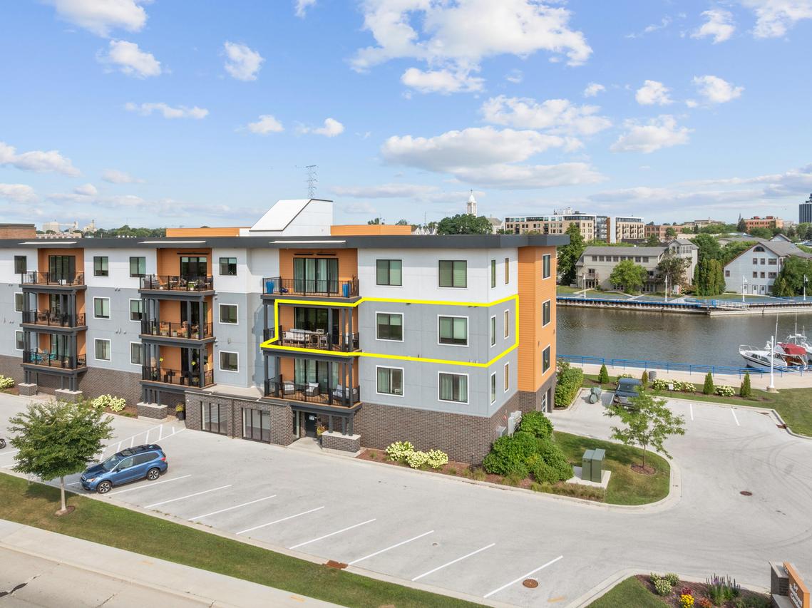 750 S Pier Dr #12, Sheboygan, WI 53081