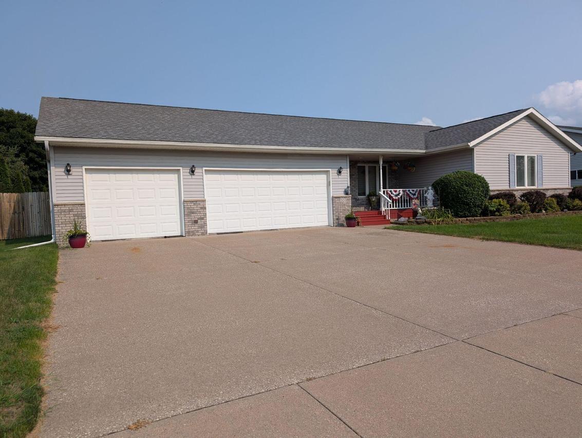 309 Mallard Dr, Holmen, WI 54636