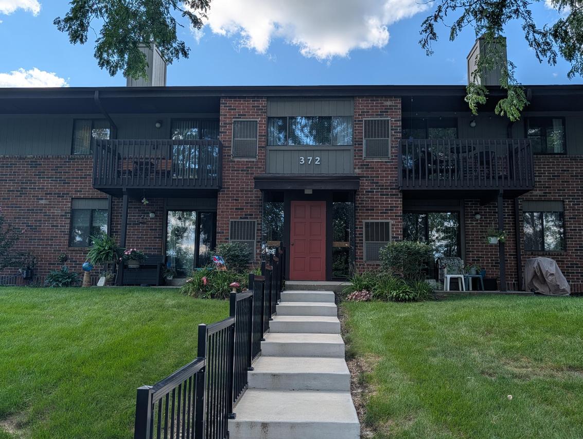 372 Park Hill #H, Pewaukee, WI 53072