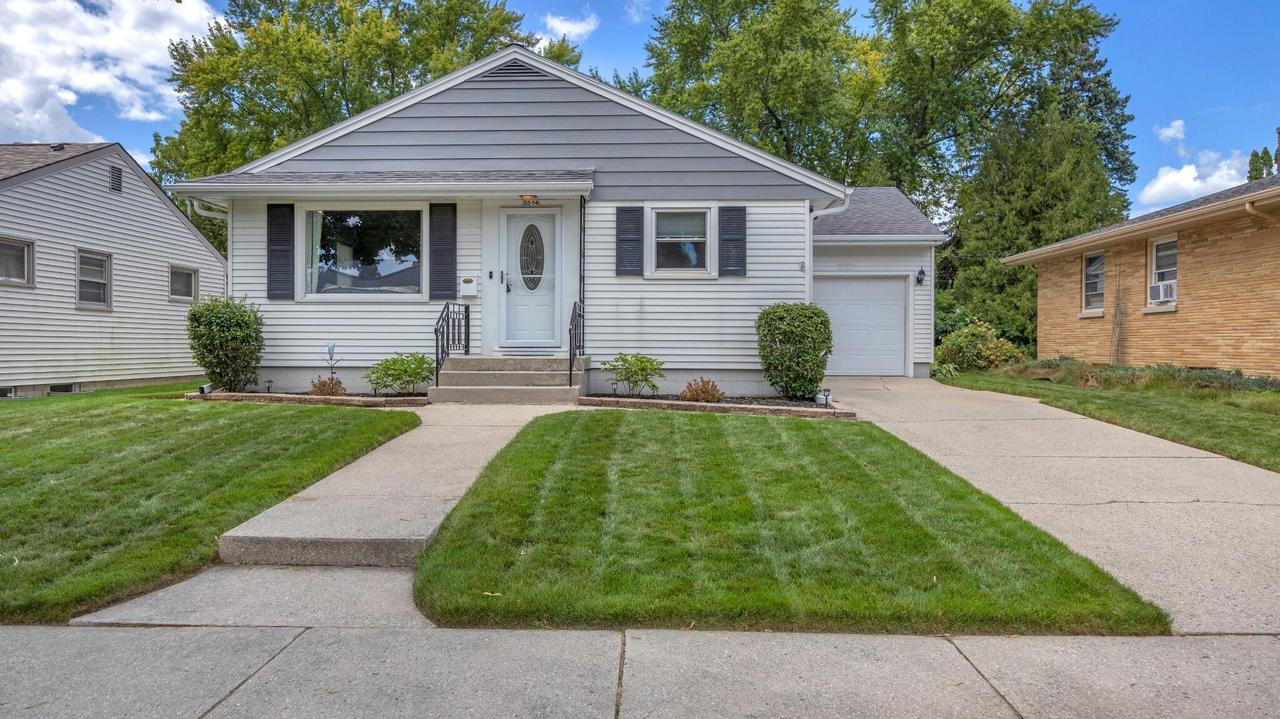 2514 Wedemeyer St, Sheboygan, WI 53081