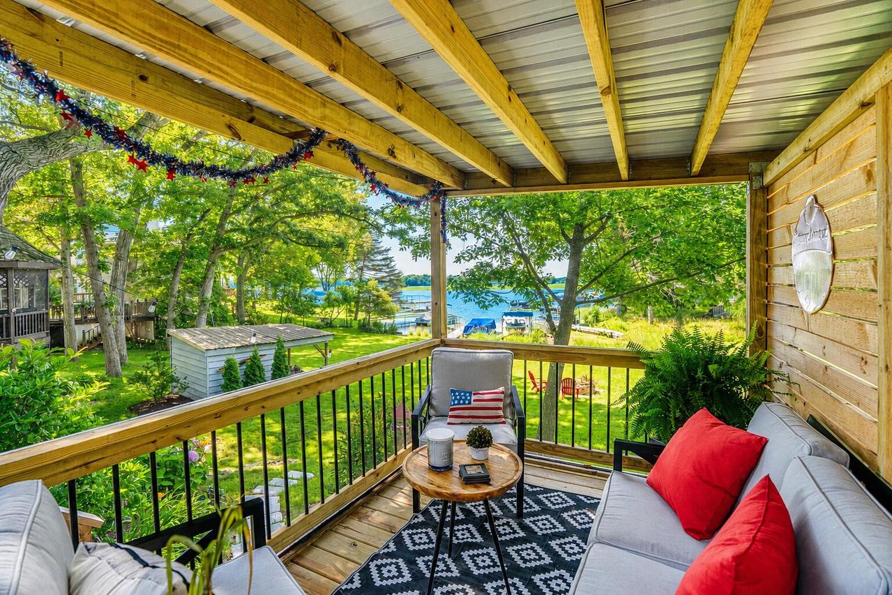 29205 White Oak Ln, Waterford, WI 53185