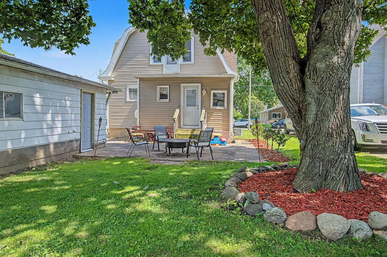 405 Jackson St, Fort Atkinson, WI 53538