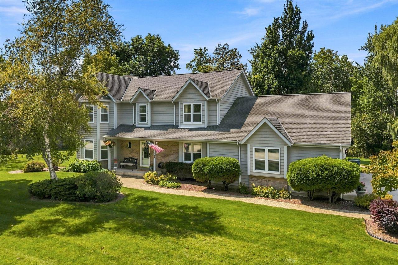 1323 Spinnaker Dr, Port Washington, WI 53074