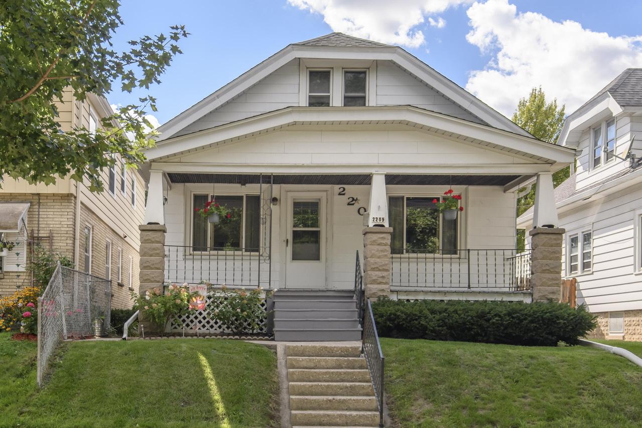 2209 S 63rd St, West Allis, WI 53219