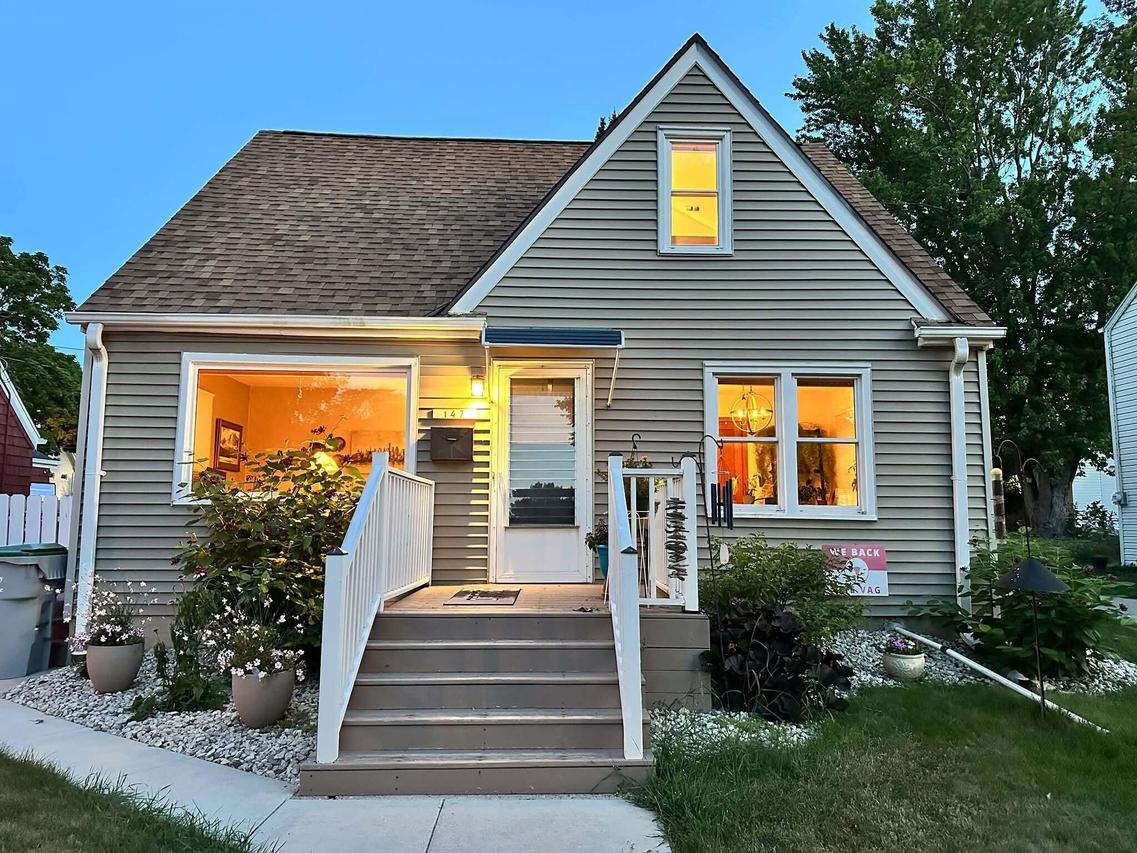 147 W Tripoli Ave, Milwaukee, WI 53207