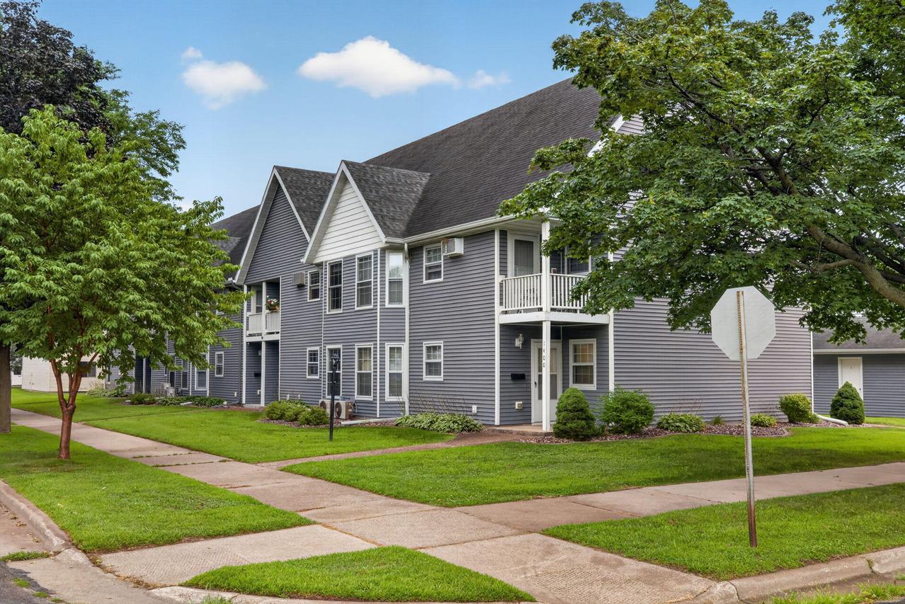 1400 Redfield St #6, La Crosse, WI 54601