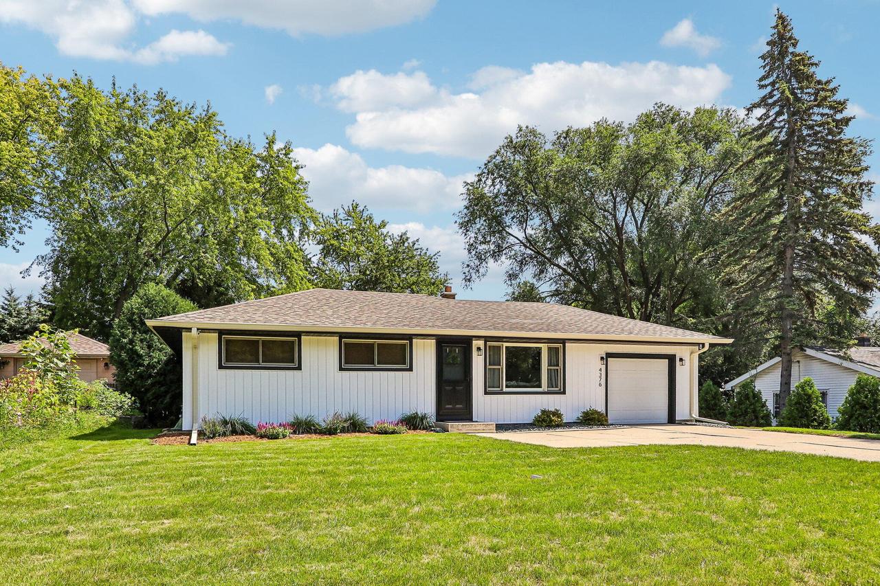4376 S 84th St, Greenfield, WI 53228